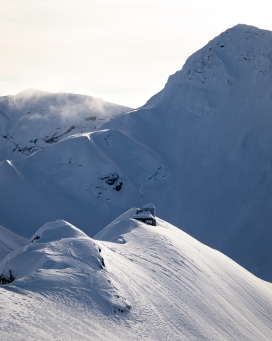 高清晰雪山峭壁壁纸