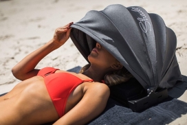 可以减少阳光，让您手机充满阳光的Shader海滩折叠伞罩配件