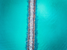 唯美蓝海石块路径