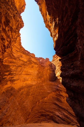 丹霞风貌峡谷的天空