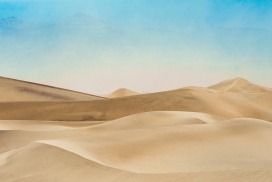 烈日下的沙丘