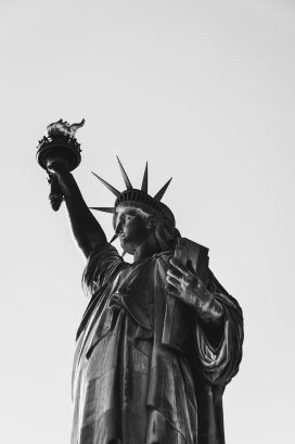 自由女神黑白图