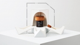 玻璃包装的蜂蜜罐装