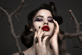 莱斯利・萨拉斯-Lady Raven-拉文夫人