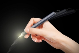 Lampen一分钟晃动可以产生一小时光照的自发电的笔