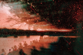 飞溅的血色涂料