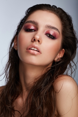 Safarova Katya-棕发女郎