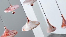 使用废咖啡粉制作大理石效果的Coffire灯