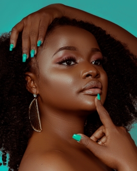 AFRO BEAUTY-非洲蓝指甲小胖妞