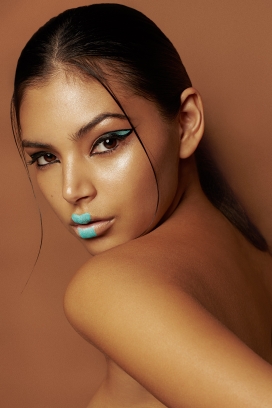 Lucy杂志-蓝唇姑娘