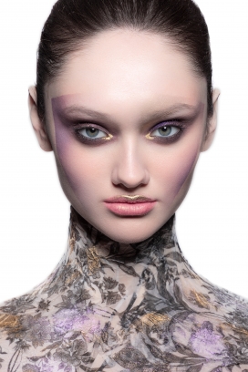 Nude color-朱莉娅・卢基纳