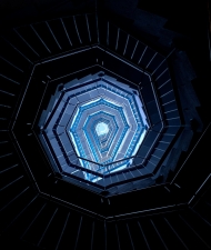 蜘蛛网状旋转的楼梯