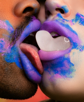 彩色的舌吻