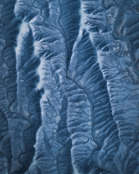 蓝色冰川山
