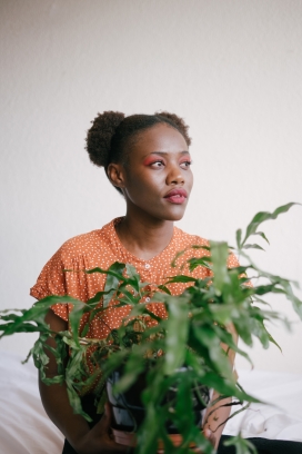 扎辫子的小黑妹