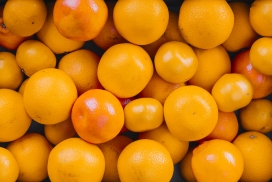 新鲜光滑的脐橙水果