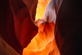 美丽的丹霞洞穴地貌