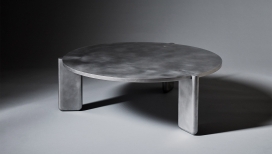 通过摩擦固定在一起的DVN铝制桌子