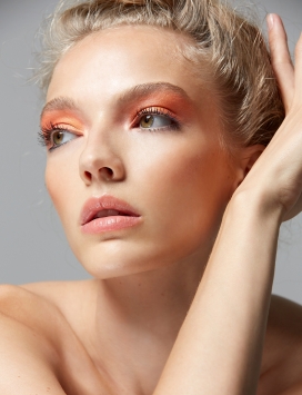 艾莉·刘易斯的十月