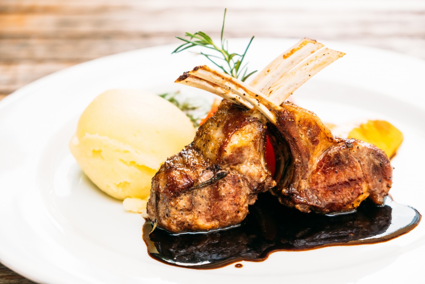 香煎的羊排图片