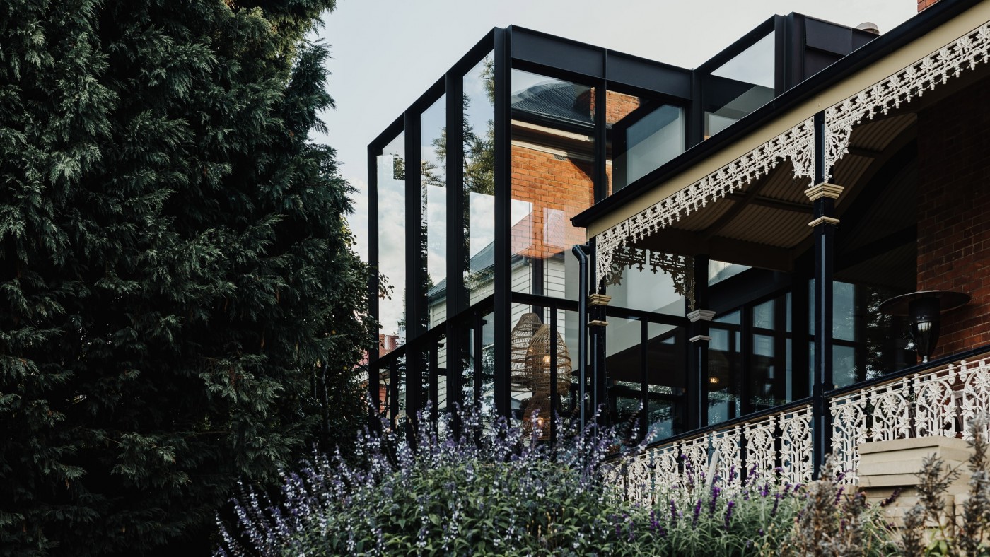 增加了玻璃延伸的塔斯马尼亚别墅封面大图