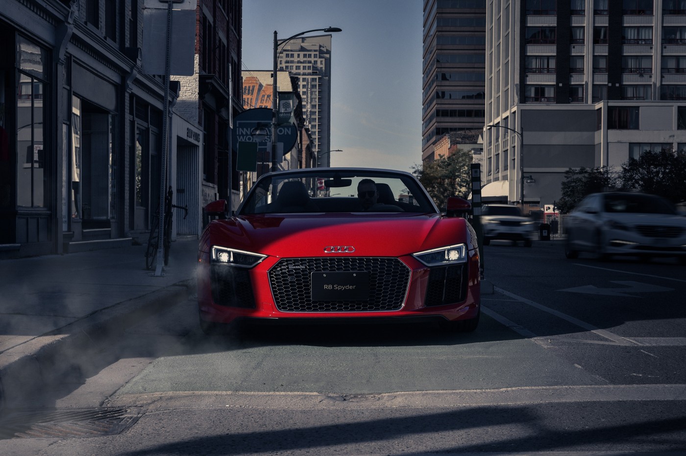 红色奥迪R8敞篷车图片