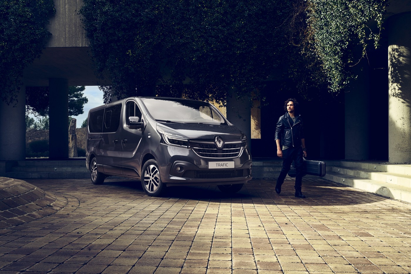 RENAULT TRAFIC-雷诺TRAFIC汽车封面大图