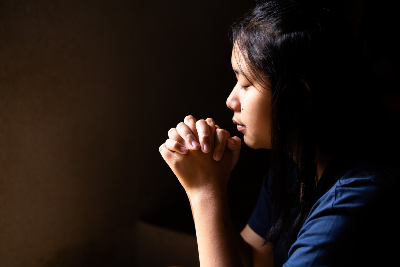 祷告 女孩祷告源文件__PSD分层素材_PSD分层素材_源文件图库_昵图网nipic.com