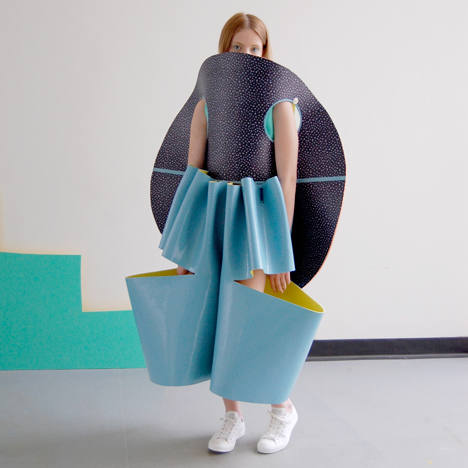 Valeska Jasso Collado将乳胶覆盖的泡沫折叠成几何服装---酷图编号1310455