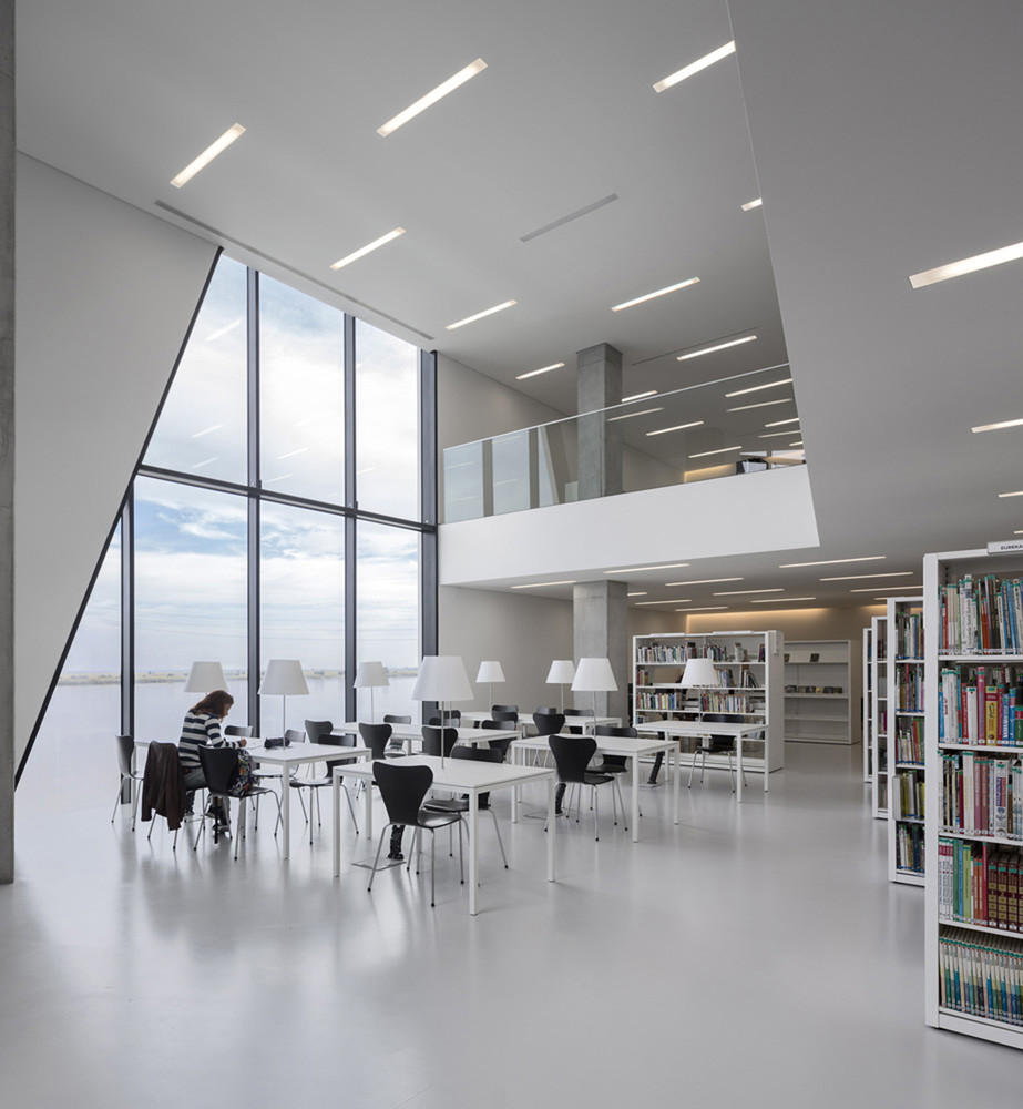 葡萄园希拉自由镇市立图书馆---酷图编号12