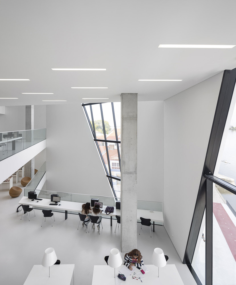 葡萄园希拉自由镇市立图书馆---酷图编号10