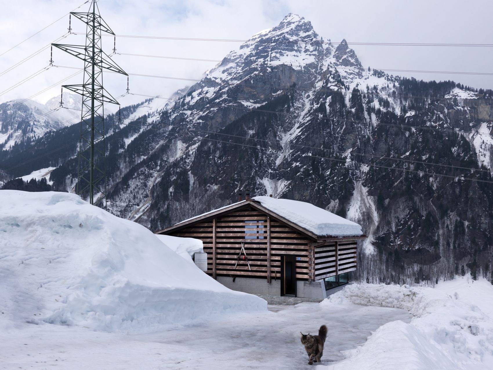 瑞士雪山木屋图片
