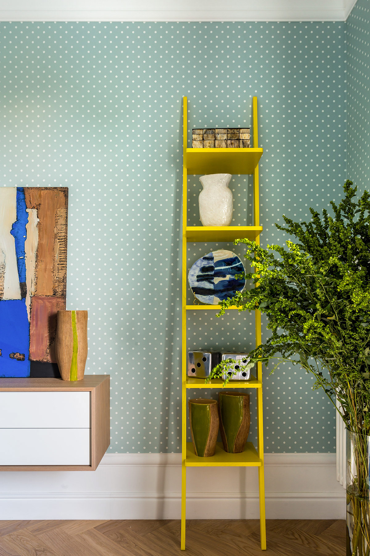 用蓝色和黄色装饰美化的房屋---酷图编号38