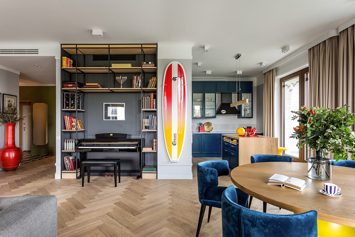 用蓝色和黄色装饰美化的房屋---酷图编号1