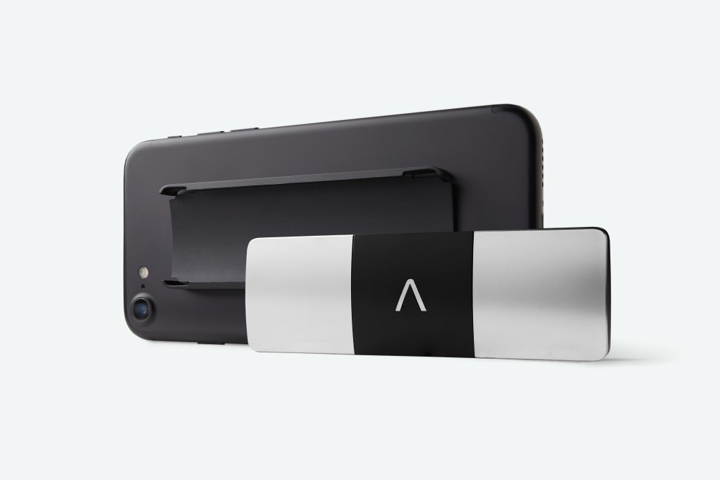 读取您心律的KardiaMobile 6L---酷图编号1312639