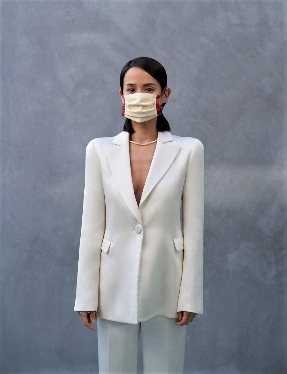 Cho Yeo-Jeong穿着COVID-19风格的时装秀图片