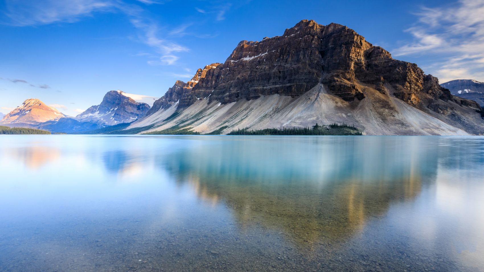 美丽的山湖图图片