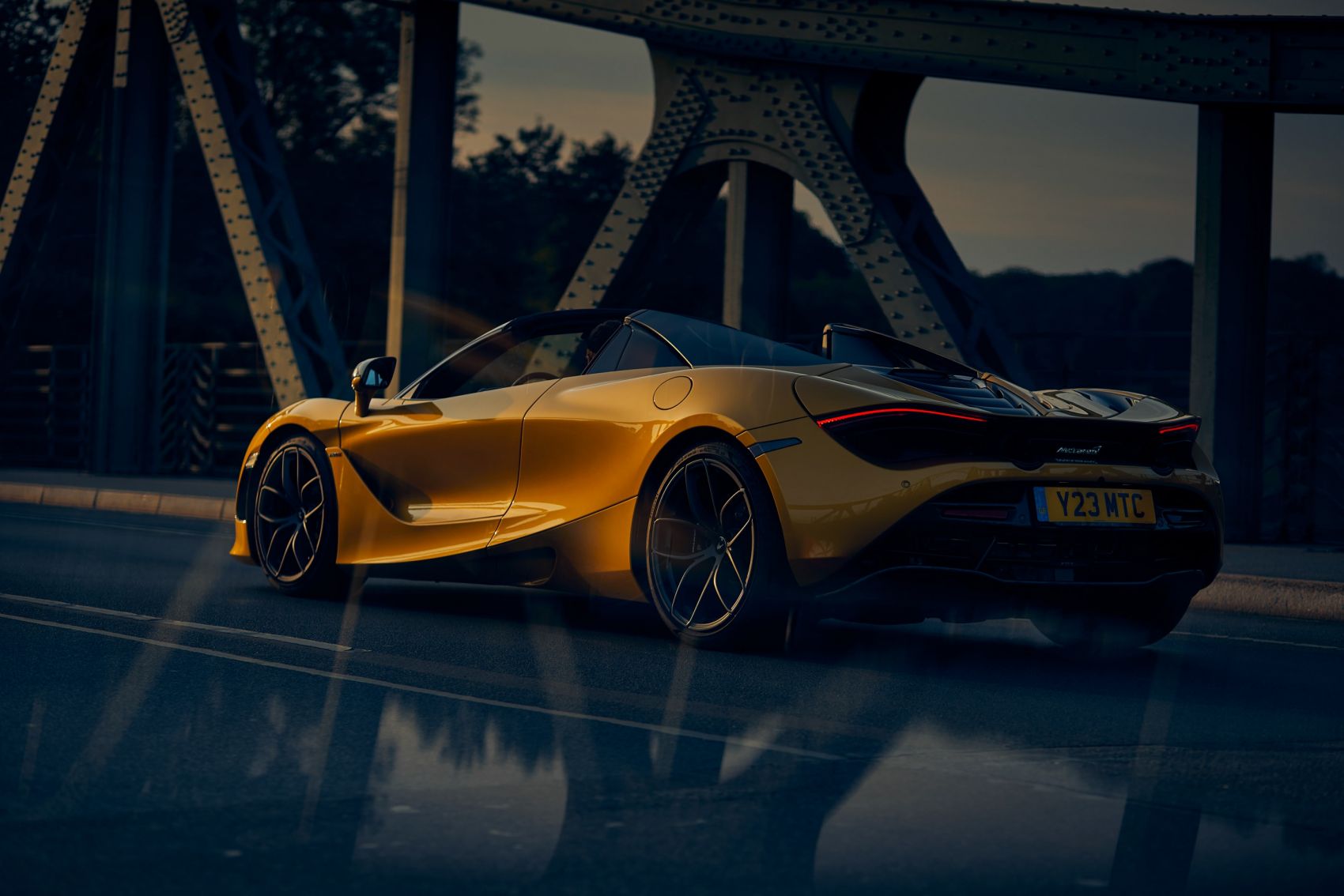 迈凯伦720S跑车封面大图