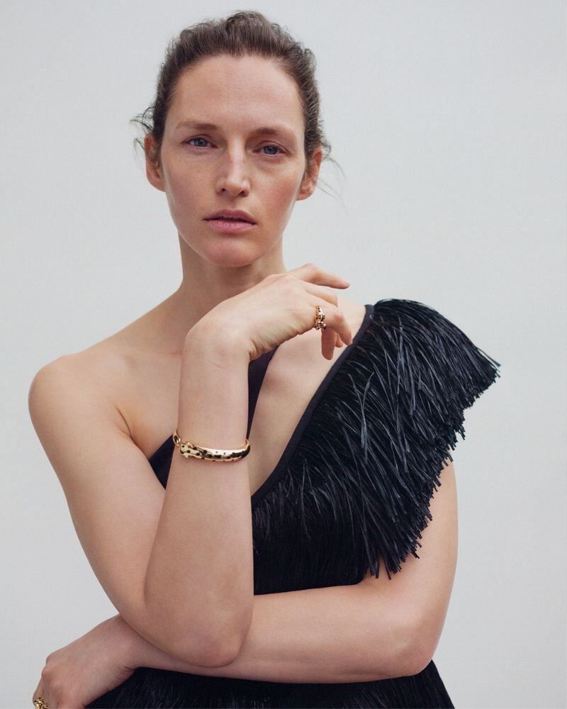 薇薇安·索拉里-Exit杂志-简约优雅的珠宝首饰风格---酷图编号3