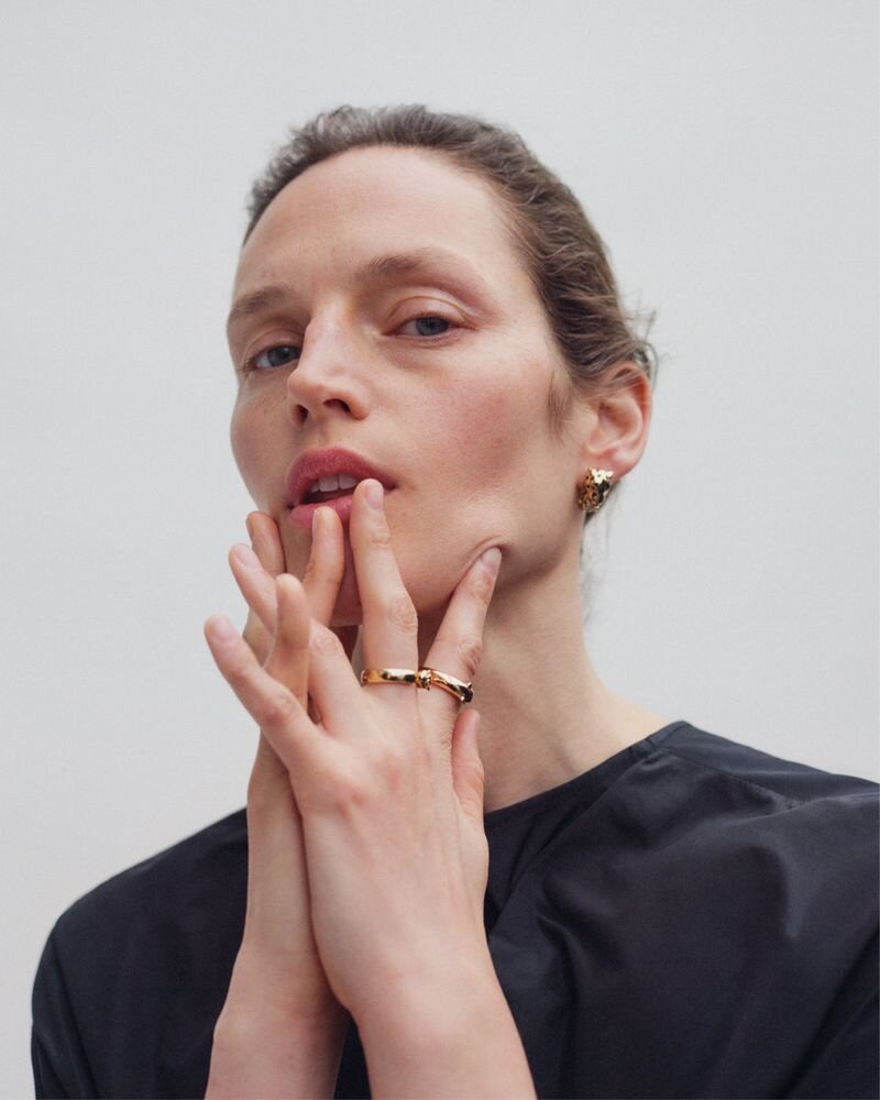 薇薇安·索拉里-Exit杂志-简约优雅的珠宝首饰风格---酷图编号1