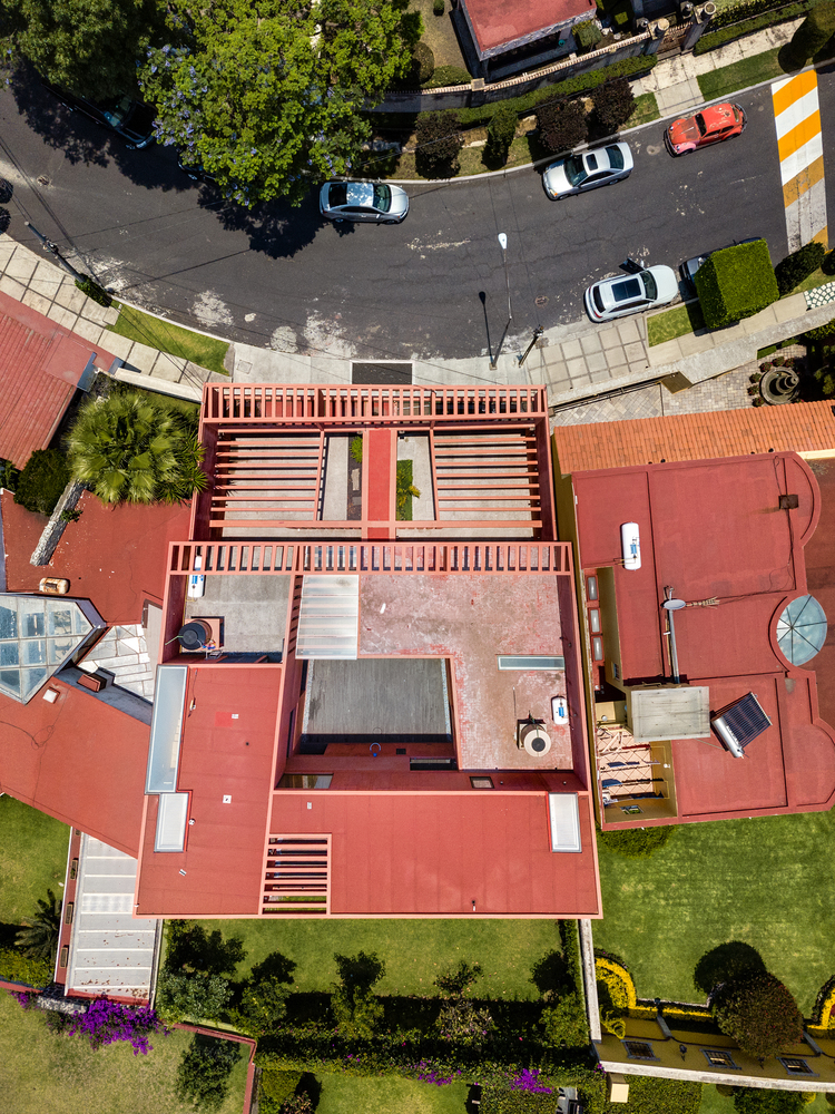 墨西哥550平米的红色混凝土别墅---酷图编号1319871