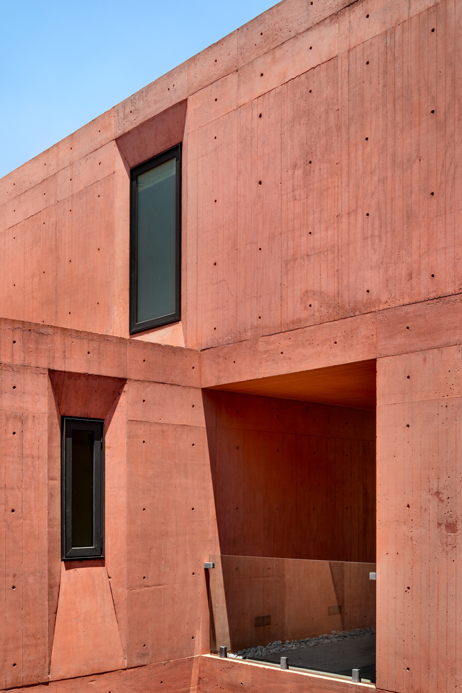 墨西哥550平米的红色混凝土别墅---酷图编号1319873