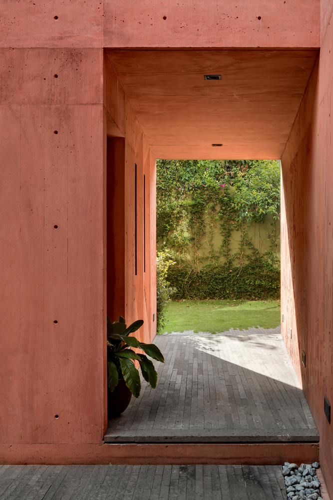 墨西哥550平米的红色混凝土别墅---酷图编号1319875