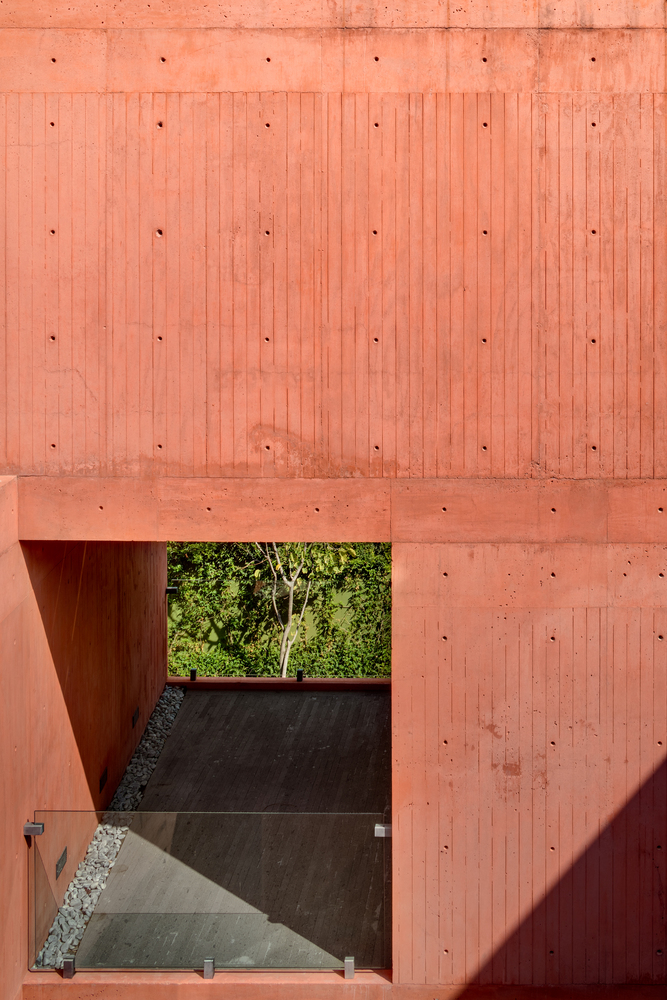 墨西哥550平米的红色混凝土别墅---酷图编号1319878