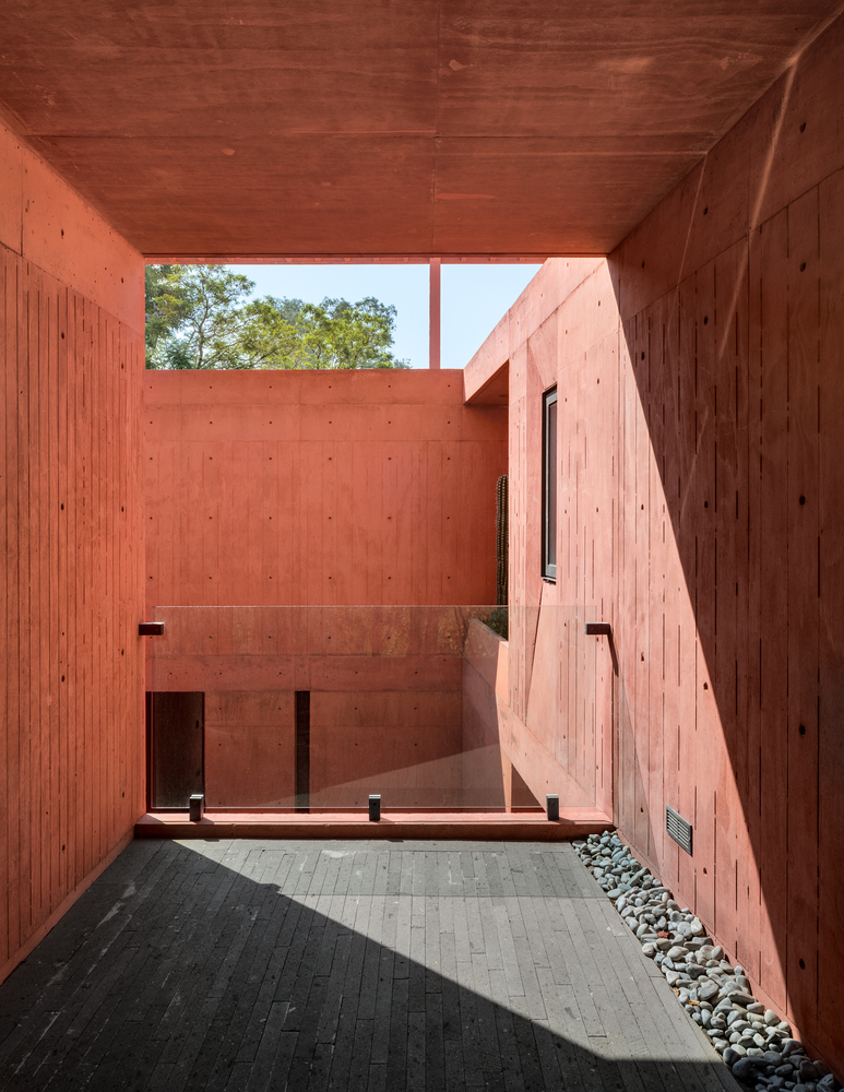 墨西哥550平米的红色混凝土别墅---酷图编号1319884