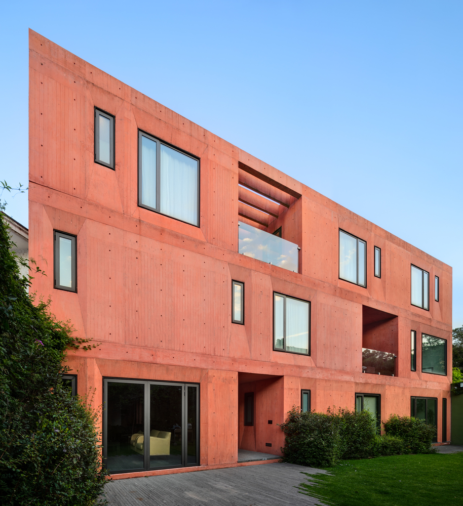 墨西哥550平米的红色混凝土别墅---酷图编号1319887