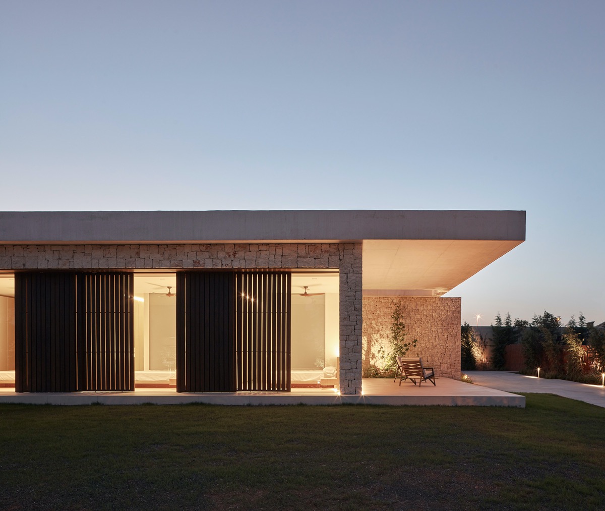 带庭院和游泳池的现代西班牙房屋---酷图编号6