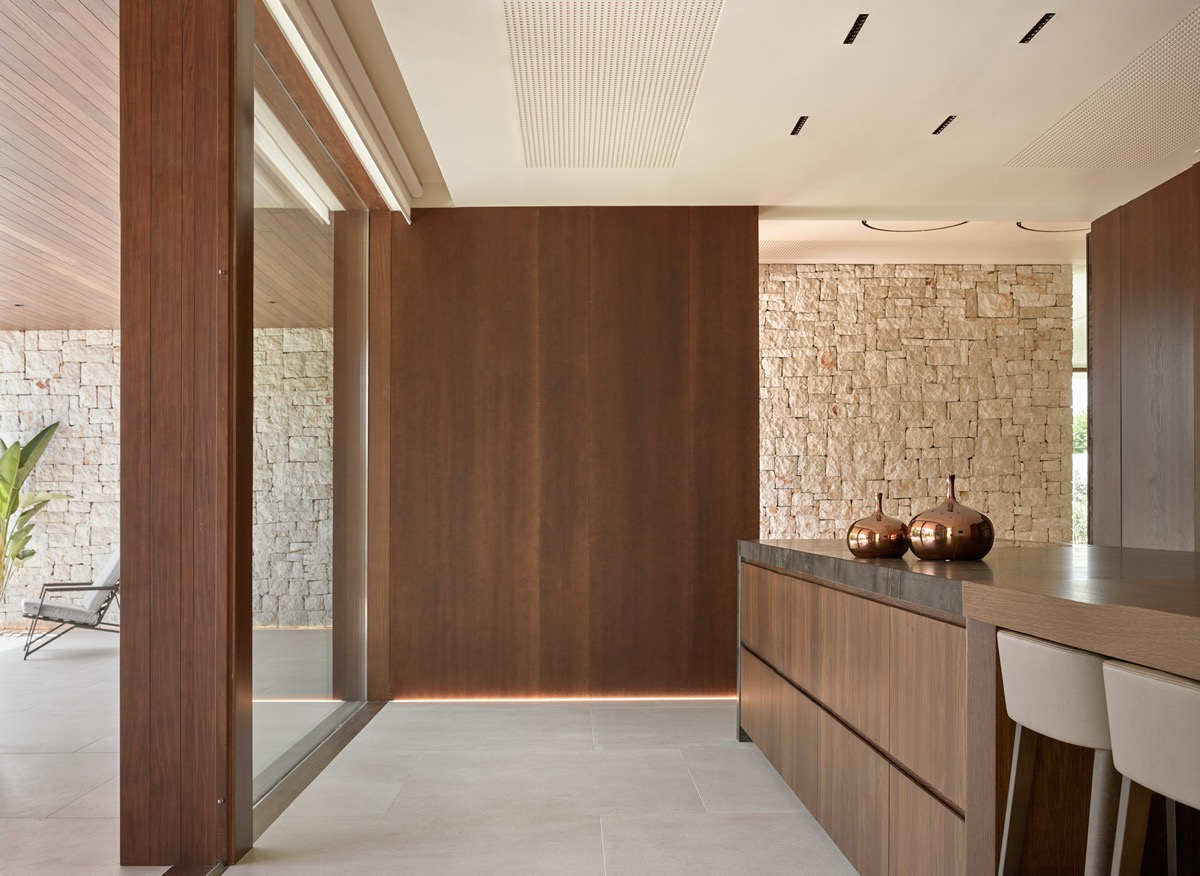 带庭院和游泳池的现代西班牙房屋---酷图编号4