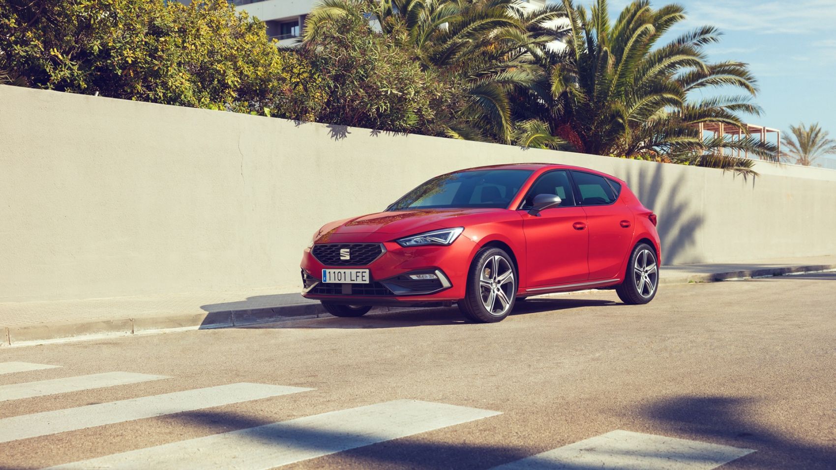 SEAT LEON-红色汽车图片