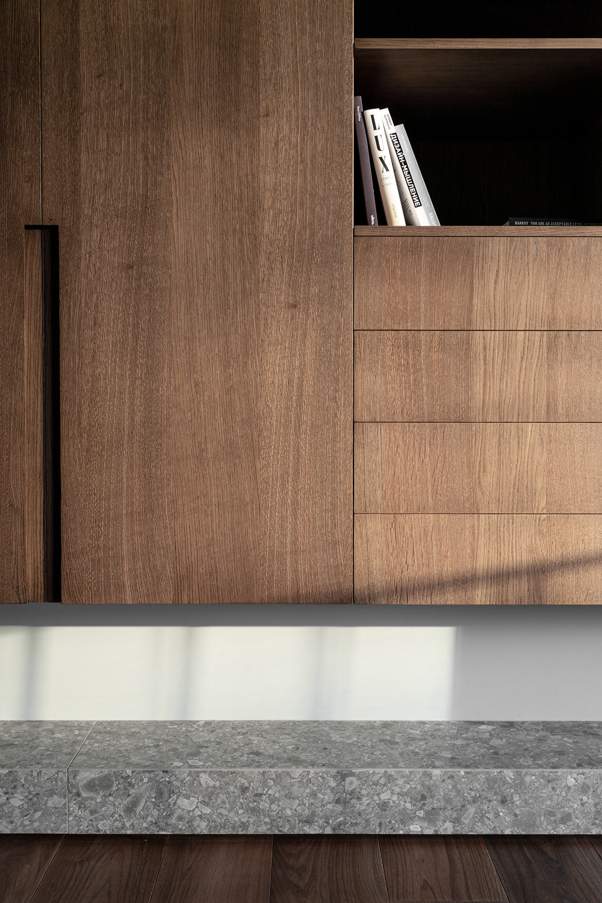 结合玻璃墙房间的混凝土单色内饰---酷图编号1324467